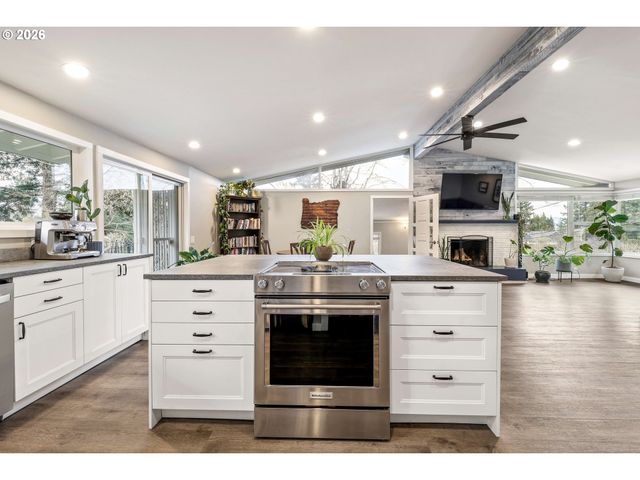 1215 Ne 157TH Ave, Portland, OR 97230