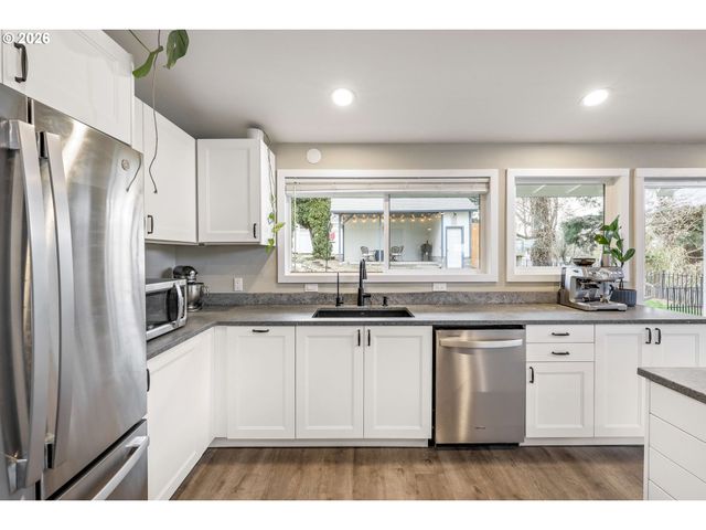 1215 Ne 157TH Ave, Portland, OR 97230