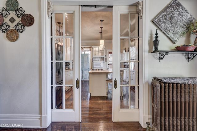 102 S Moffet Avenue, Joplin, MO 64801