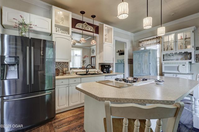 102 S Moffet Avenue, Joplin, MO 64801