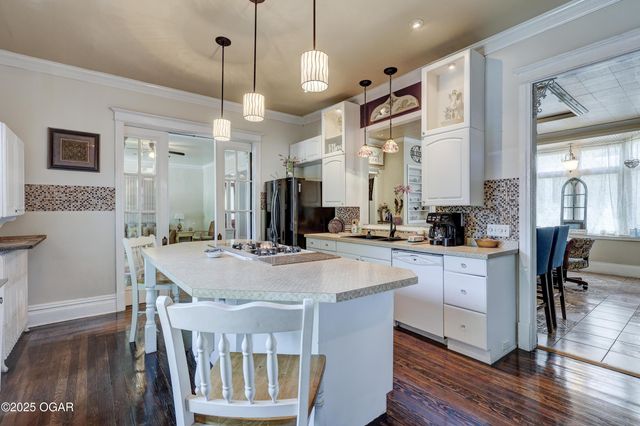 102 S Moffet Avenue, Joplin, MO 64801