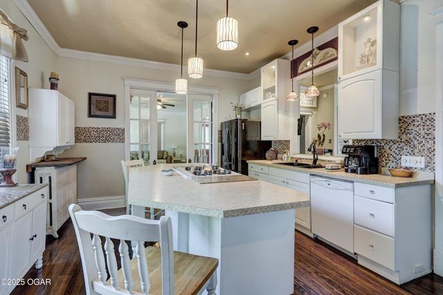 102 S Moffet Avenue, Joplin, MO 64801