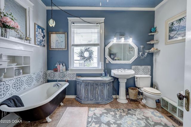 102 S Moffet Avenue, Joplin, MO 64801