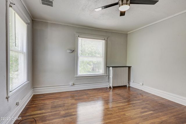 102 S Moffet Avenue, Joplin, MO 64801