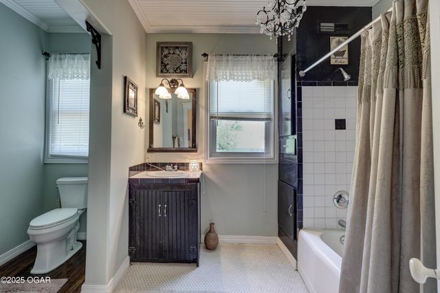 102 S Moffet Avenue, Joplin, MO 64801