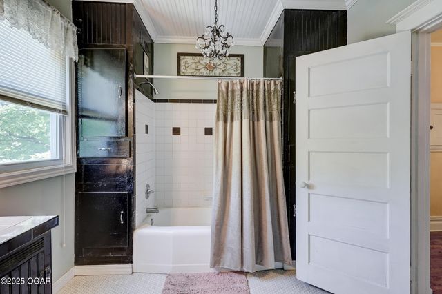 102 S Moffet Avenue, Joplin, MO 64801