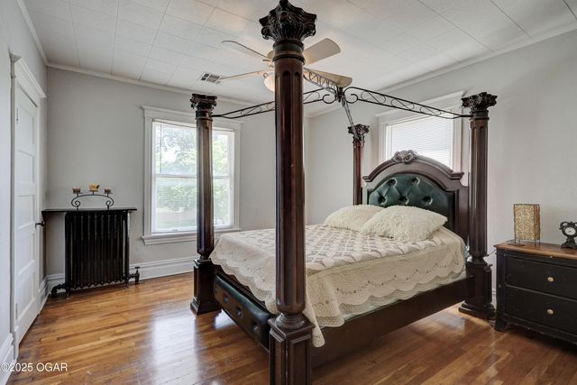 102 S Moffet Avenue, Joplin, MO 64801