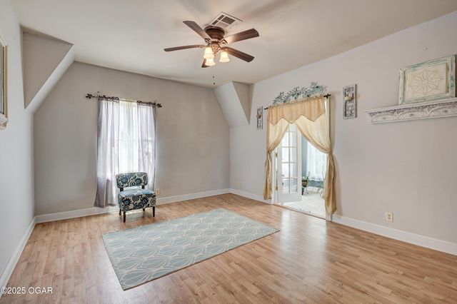 102 S Moffet Avenue, Joplin, MO 64801