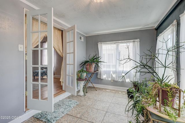 102 S Moffet Avenue, Joplin, MO 64801