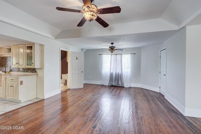 102 S Moffet Avenue, Joplin, MO 64801