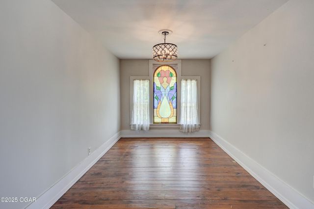 102 S Moffet Avenue, Joplin, MO 64801