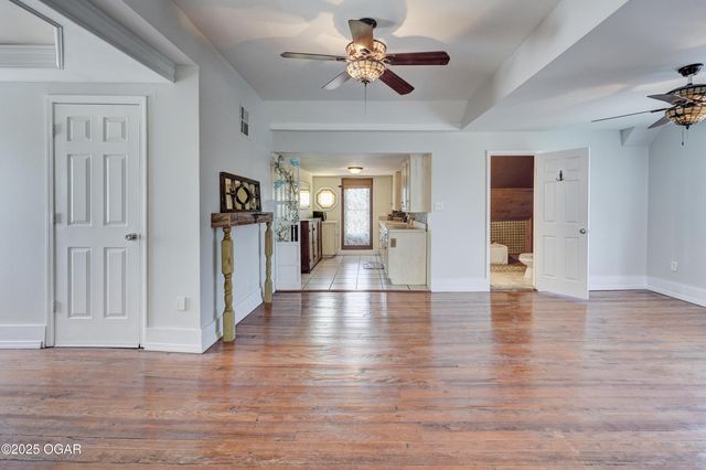 102 S Moffet Avenue, Joplin, MO 64801