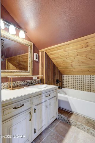 102 S Moffet Avenue, Joplin, MO 64801