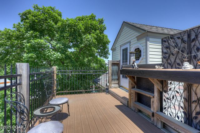 102 S Moffet Avenue, Joplin, MO 64801