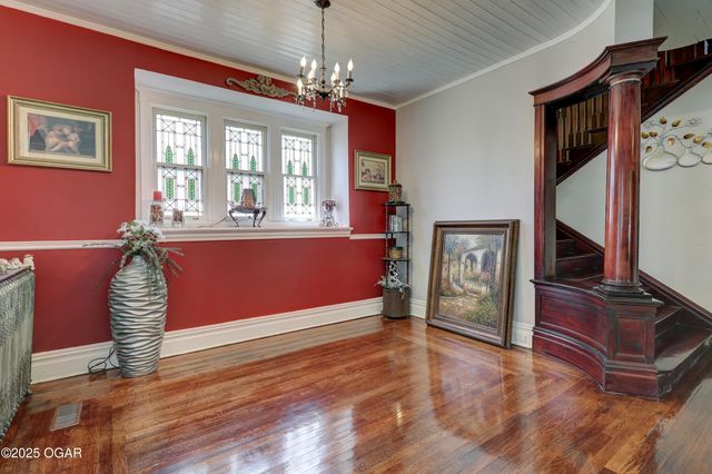 102 S Moffet Avenue, Joplin, MO 64801