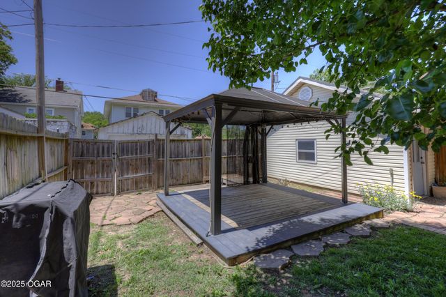 102 S Moffet Avenue, Joplin, MO 64801