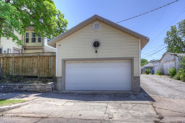 102 S Moffet Avenue, Joplin, MO 64801