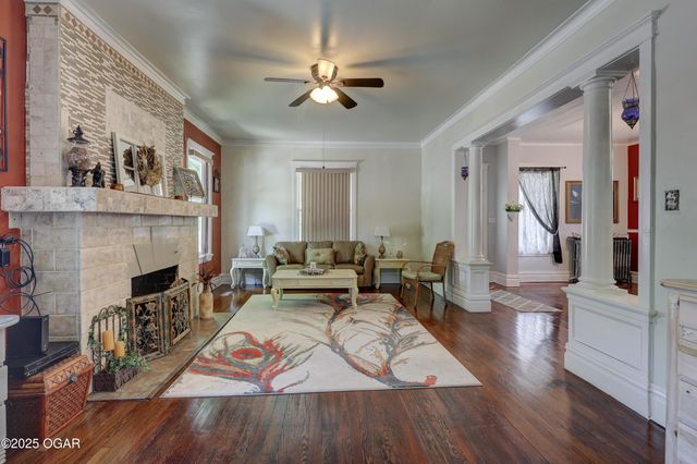 102 S Moffet Avenue, Joplin, MO 64801