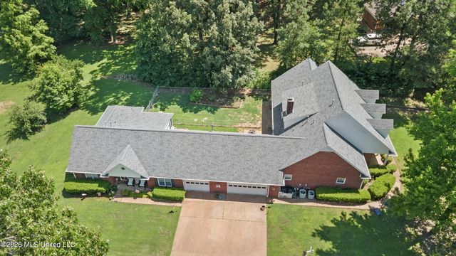 6460 Autumn Oaks Drive, Olive Branch, MS 38654