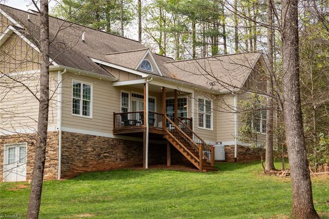 161 Burberry Drive, Purlear, NC 28665