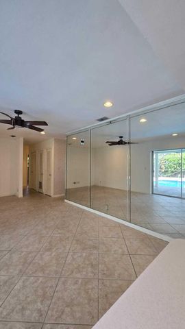 4511 E Country Club Circle, Plantation, FL 33317