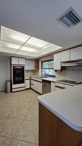 4511 E Country Club Circle, Plantation, FL 33317