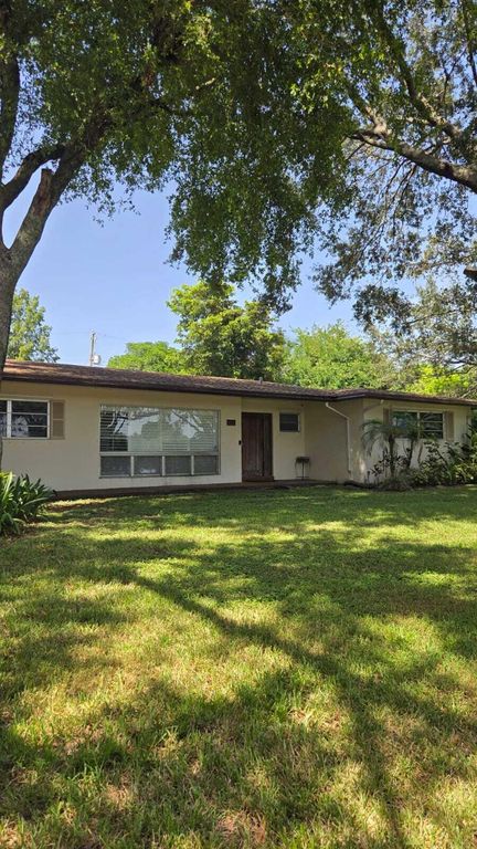 4511 E Country Club Circle, Plantation, FL 33317
