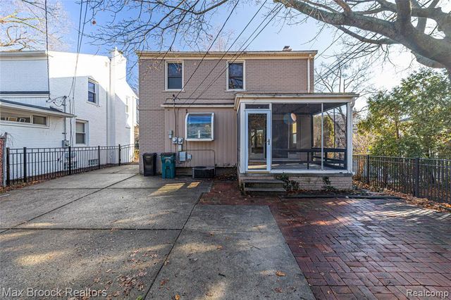 758 Chester Street, Birmingham, MI 48009