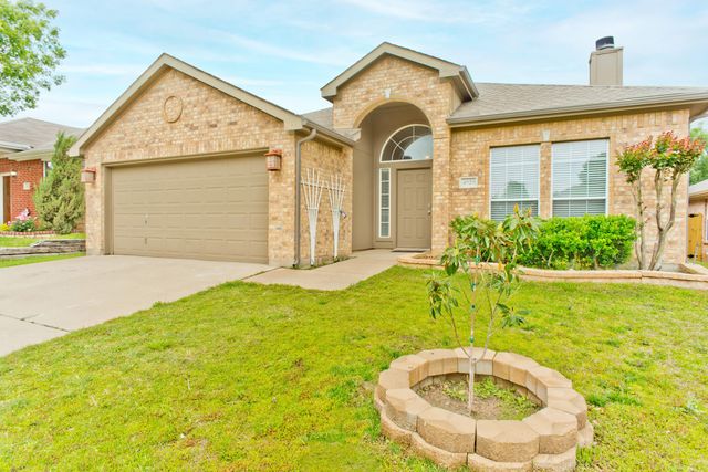 4929 Spur Ridge Court, Fort Worth, TX 76244