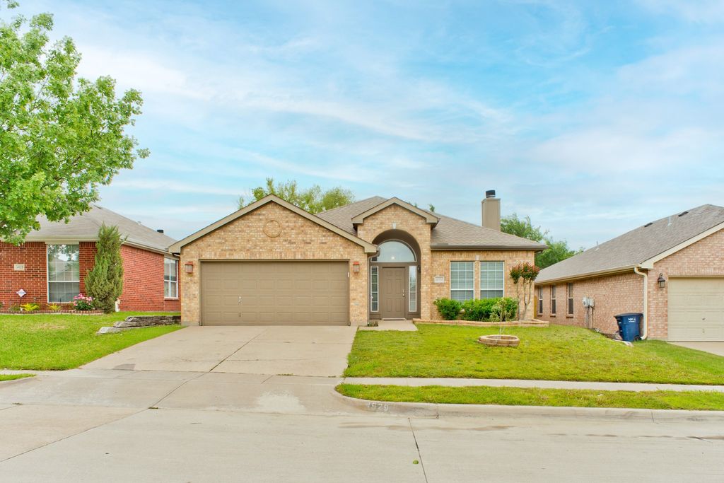 4929 Spur Ridge Court, Fort Worth, TX 76244