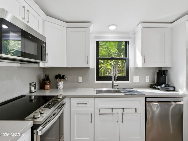 2233 E BEHREND Drive 15, Phoenix, AZ 85024