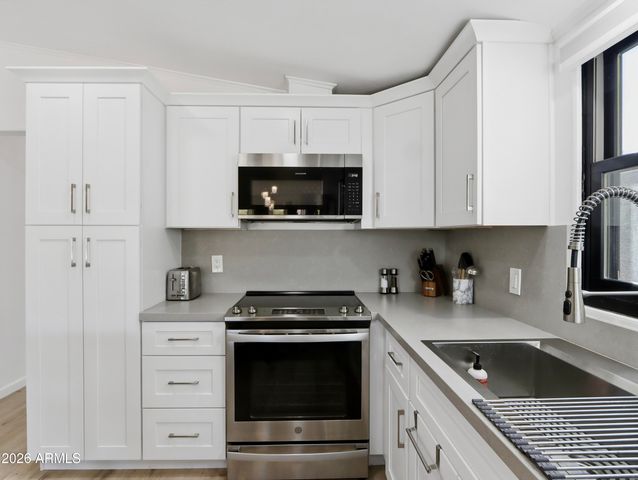 2233 E BEHREND Drive 15, Phoenix, AZ 85024