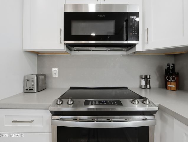 2233 E BEHREND Drive 15, Phoenix, AZ 85024