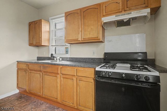 305 Pacific St, Paterson City, NJ 07503