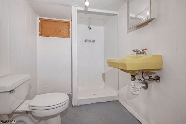 305 Pacific St, Paterson City, NJ 07503