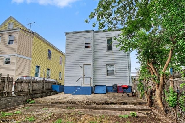 305 Pacific St, Paterson City, NJ 07503