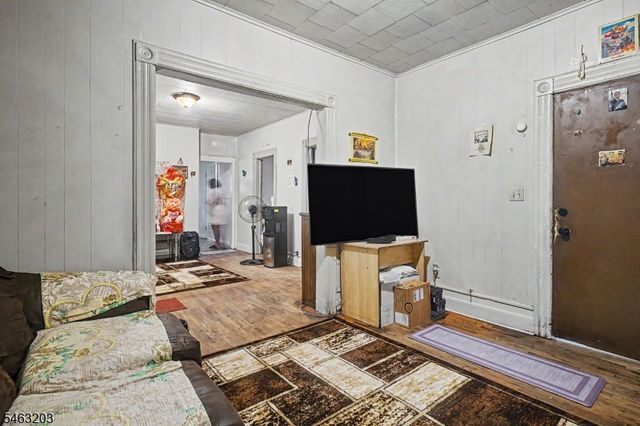 305 Pacific St, Paterson City, NJ 07503