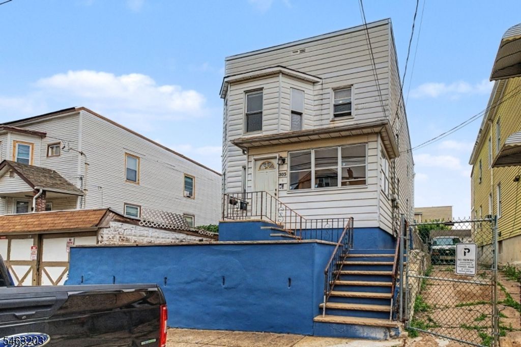 305 Pacific St, Paterson City, NJ 07503