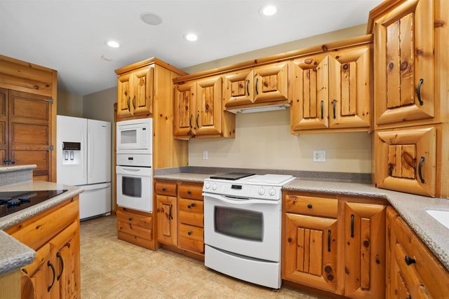 709 Lake Ridge Drive, Cedar Falls, IA 50613