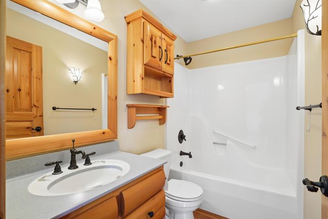 709 Lake Ridge Drive, Cedar Falls, IA 50613