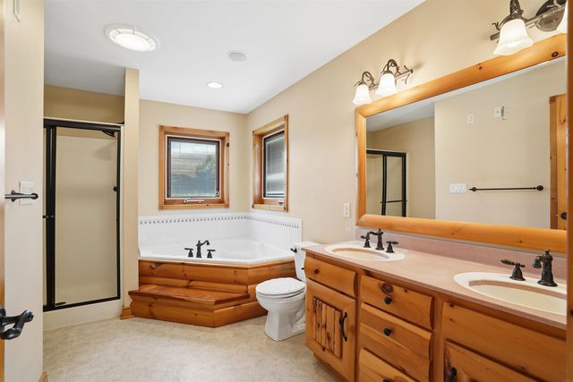 709 Lake Ridge Drive, Cedar Falls, IA 50613
