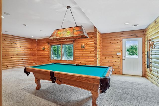 709 Lake Ridge Drive, Cedar Falls, IA 50613