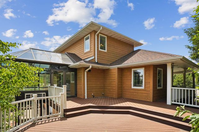 709 Lake Ridge Drive, Cedar Falls, IA 50613