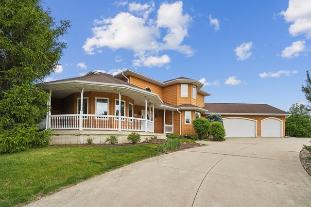 709 Lake Ridge Drive, Cedar Falls, IA 50613
