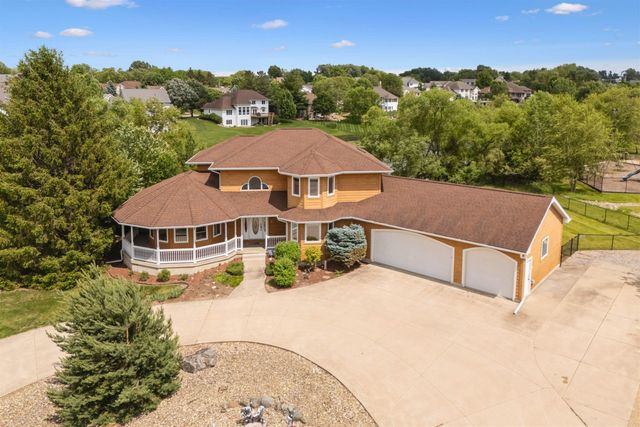 709 Lake Ridge Drive, Cedar Falls, IA 50613