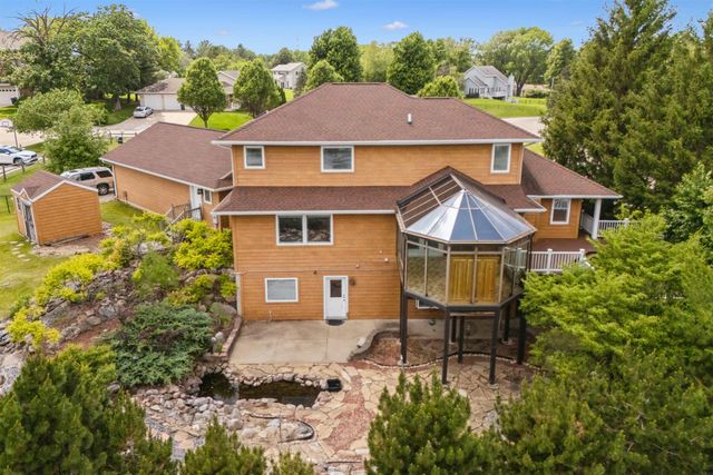 709 Lake Ridge Drive, Cedar Falls, IA 50613