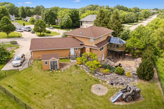709 Lake Ridge Drive, Cedar Falls, IA 50613
