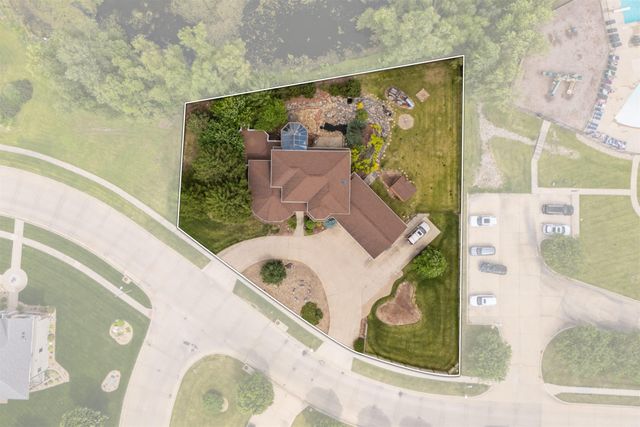 709 Lake Ridge Drive, Cedar Falls, IA 50613