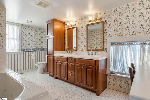 208 S Main Street, Abbeville, SC 29620