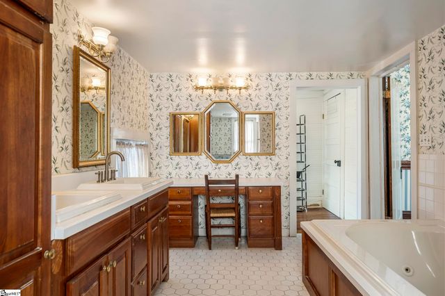 208 S Main Street, Abbeville, SC 29620